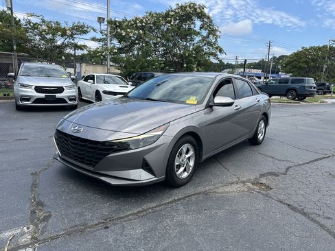 Used 2021 Hyundai Elantra SE FWD image 5