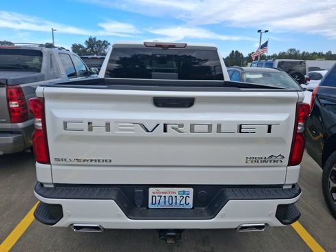 Used 2023 Chevrolet Silverado 1500 High Country w/ High Country Premium Package AWD/4WD image 7