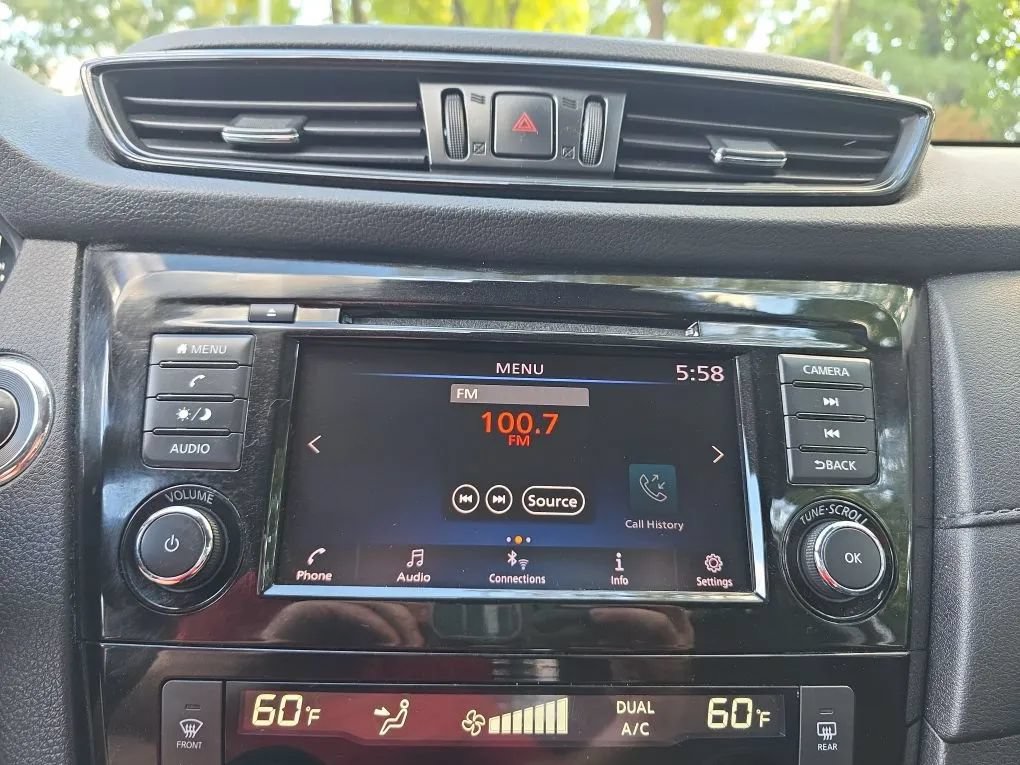 Used 2020 Nissan Rogue SV FWD image 25