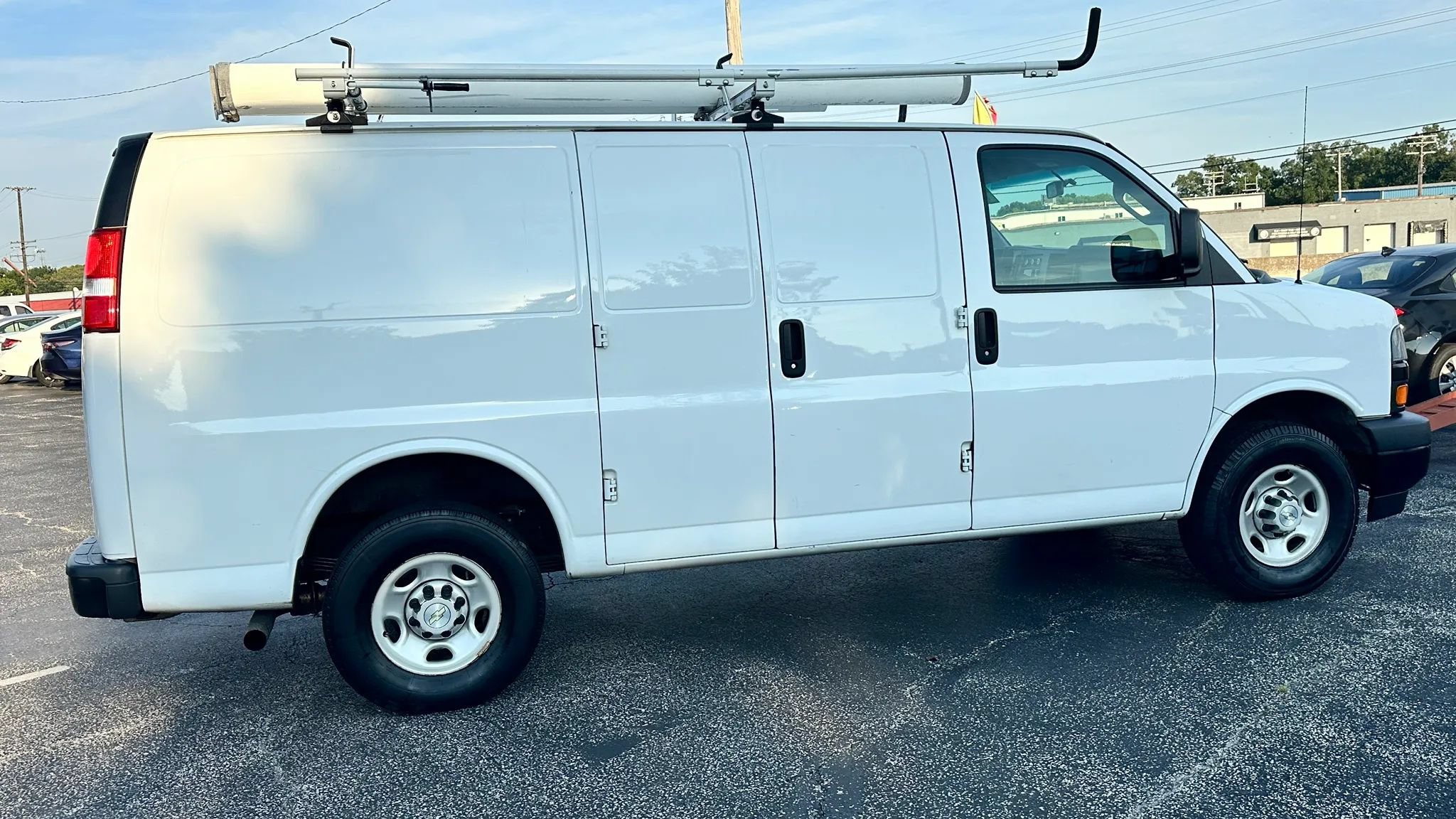Used 2021 Chevrolet Express 2500 w/ Driver Convenience Package RWD image 9