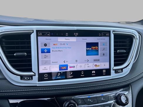 New 2026 Chrysler Pacifica Select image 8