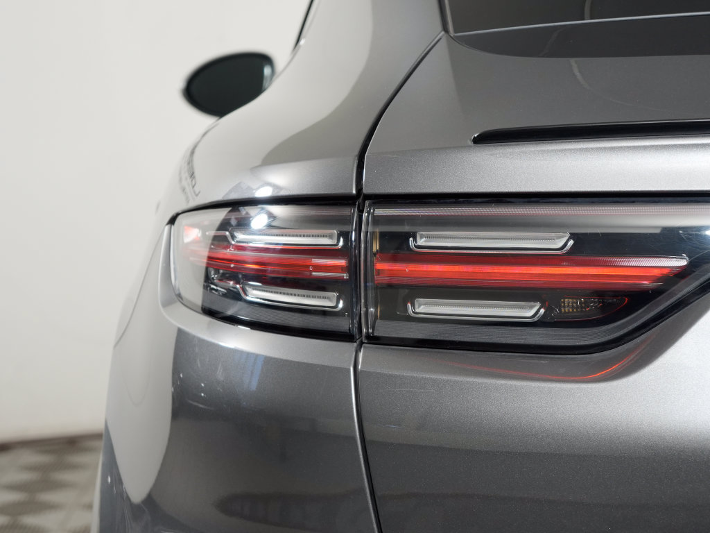 Certified 2023 Porsche Cayenne Coupe AWD/4WD image 12