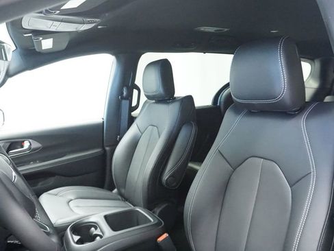 New 2026 Chrysler Voyager LX image 29