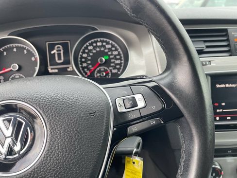 Used 2016 Volkswagen Golf S FWD image 40