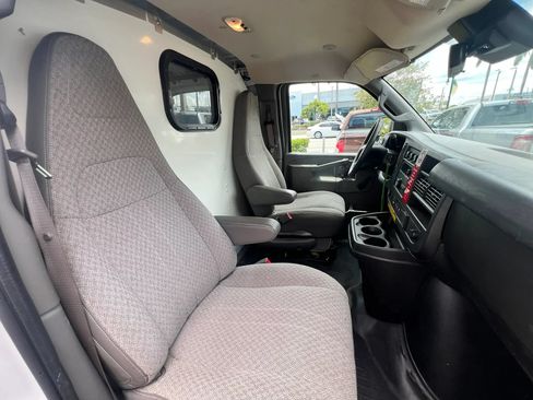 Used 2019 Chevrolet Express 2500 RWD image 22