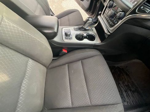 Used 2020 Jeep Grand Cherokee Laredo image 34