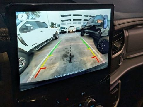 Used 2024 Ford Expedition Max XLT image 16