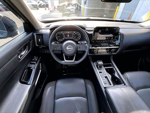 Used 2023 Nissan Pathfinder SL w/ Lighting Package (N92) image 19