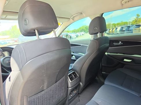 Used 2017 Kia Sorento FWD image 10