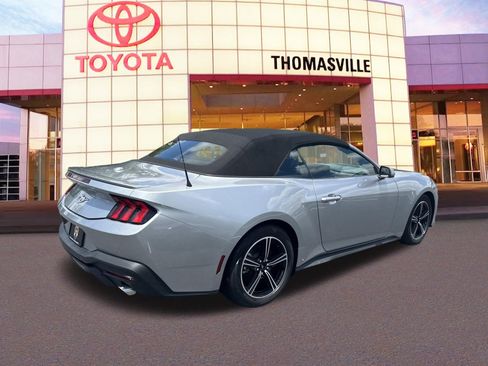 Used 2025 Ford Mustang Premium RWD image 5