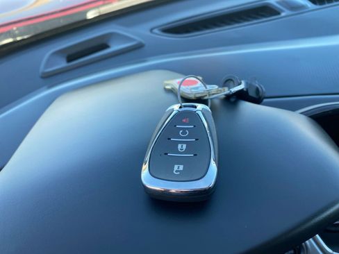 Used 2025 Chevrolet Trax LT image 22