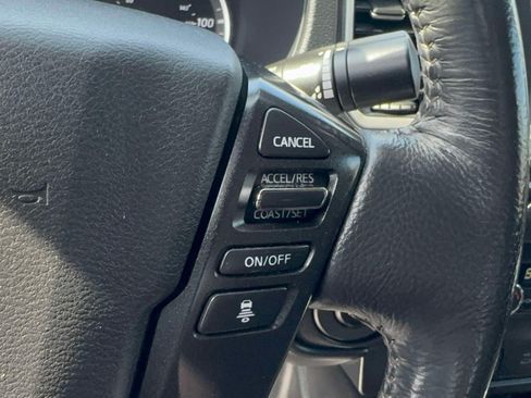 Used 2022 Nissan Frontier SV w/ Technology Package AWD/4WD image 17