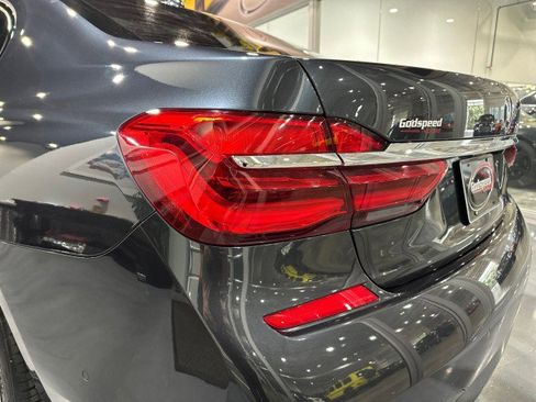 Used 2018 BMW 750i RWD image 35