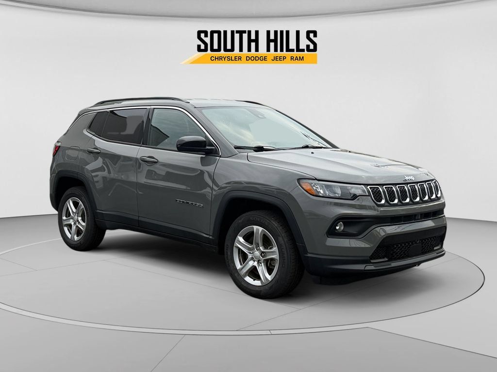 Used 2023 Jeep Compass Latitude AWD/4WD image 7