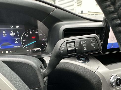 Used 2022 Ford Explorer XLT image 27