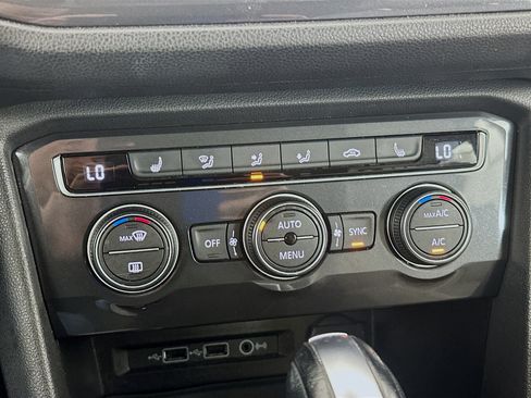 Used 2020 Volkswagen Tiguan SE w/ Panoramic Sunroof Package FWD image 22