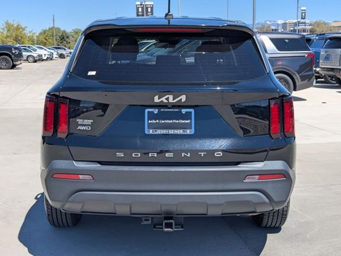 Used 2022 Kia Sorento LX AWD/4WD image 4
