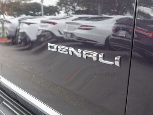 Used 2024 GMC Yukon XL Denali image 7