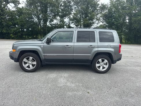 Used 2014 Jeep Patriot Sport w/ Power Value Group AWD/4WD image 4