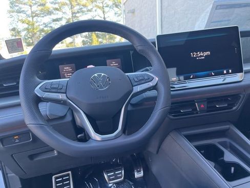 New 2026 Volkswagen Tiguan SE R-Line FWD image 29