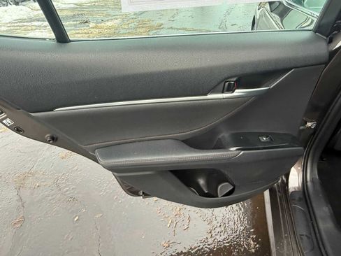 Used 2018 Toyota Camry XLE image 15