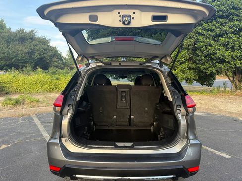 Used 2017 Nissan Rogue SV FWD image 9