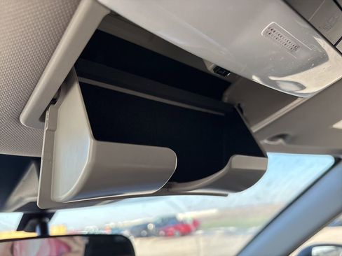 Used 2025 Nissan Rogue SV image 43