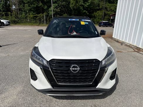 Used 2023 Nissan Kicks SR FWD image 3