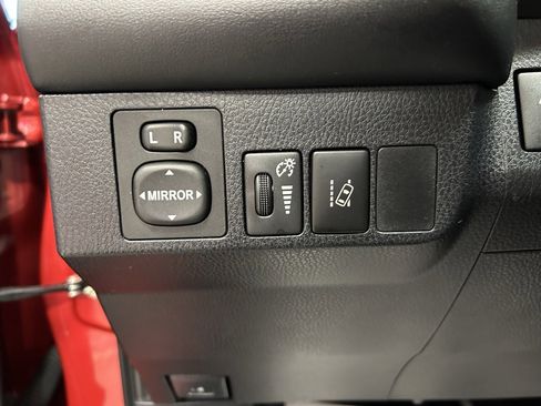 Used 2016 Toyota RAV4 SE image 14