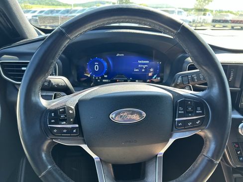 Used 2020 Ford Explorer Platinum w/ Premium Technology Package AWD/4WD image 25