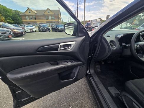 Used 2020 Nissan Pathfinder S AWD/4WD image 18