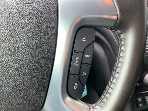 Used 2017 Chevrolet Traverse LT w/ Style and Technology Package AWD/4WD image 16