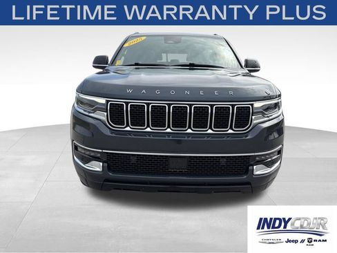 Used 2024 Jeep Wagoneer 4WD w/ Premium Group I image 2