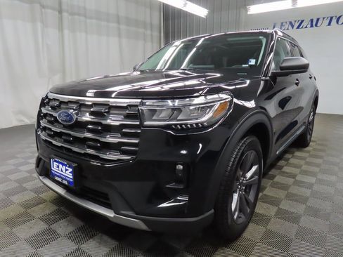 Used 2025 Ford Explorer Active w/ Active Comfort Package image 6