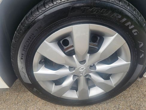 Used 2015 Toyota Corolla LE FWD image 14
