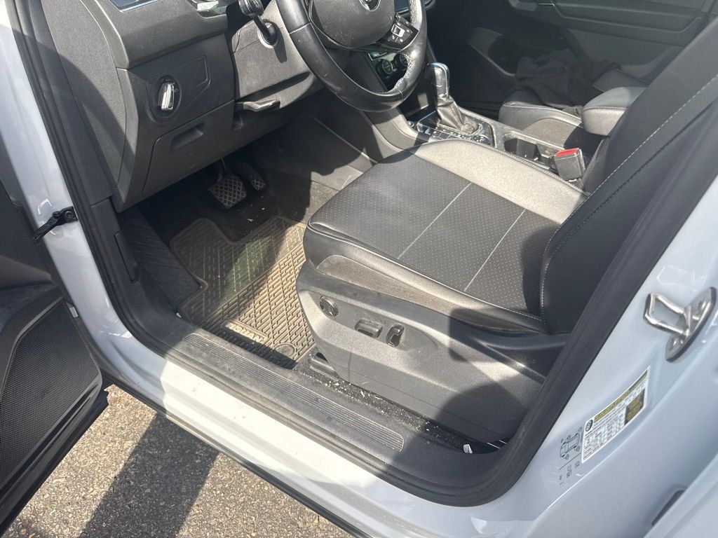 Used 2018 Volkswagen Tiguan SE AWD/4WD image 10