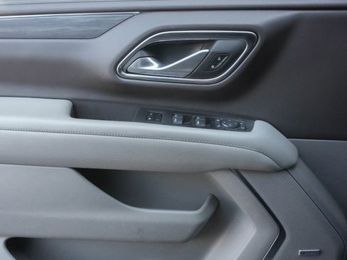 Used 2024 GMC Yukon SLT w/ SLT Luxury Package image 24