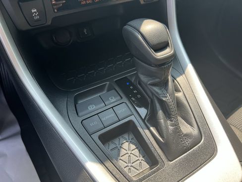 Used 2022 Toyota RAV4 LE FWD image 26
