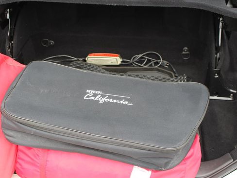 Used 2015 Ferrari California T image 44