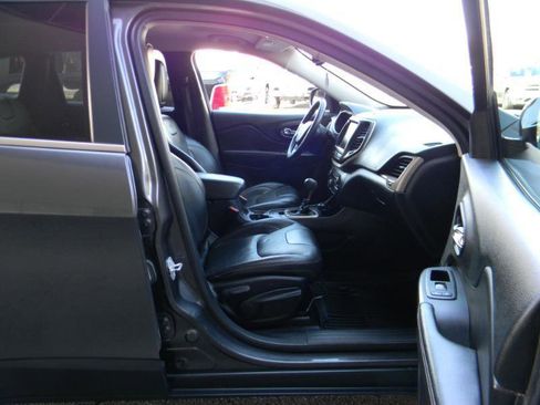 Used 2016 Jeep Cherokee Limited image 16