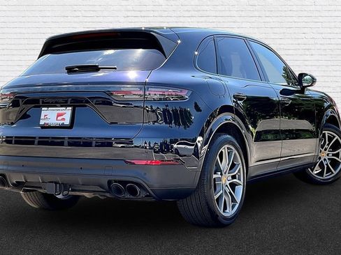 Used 2022 Porsche Cayenne AWD/4WD image 6