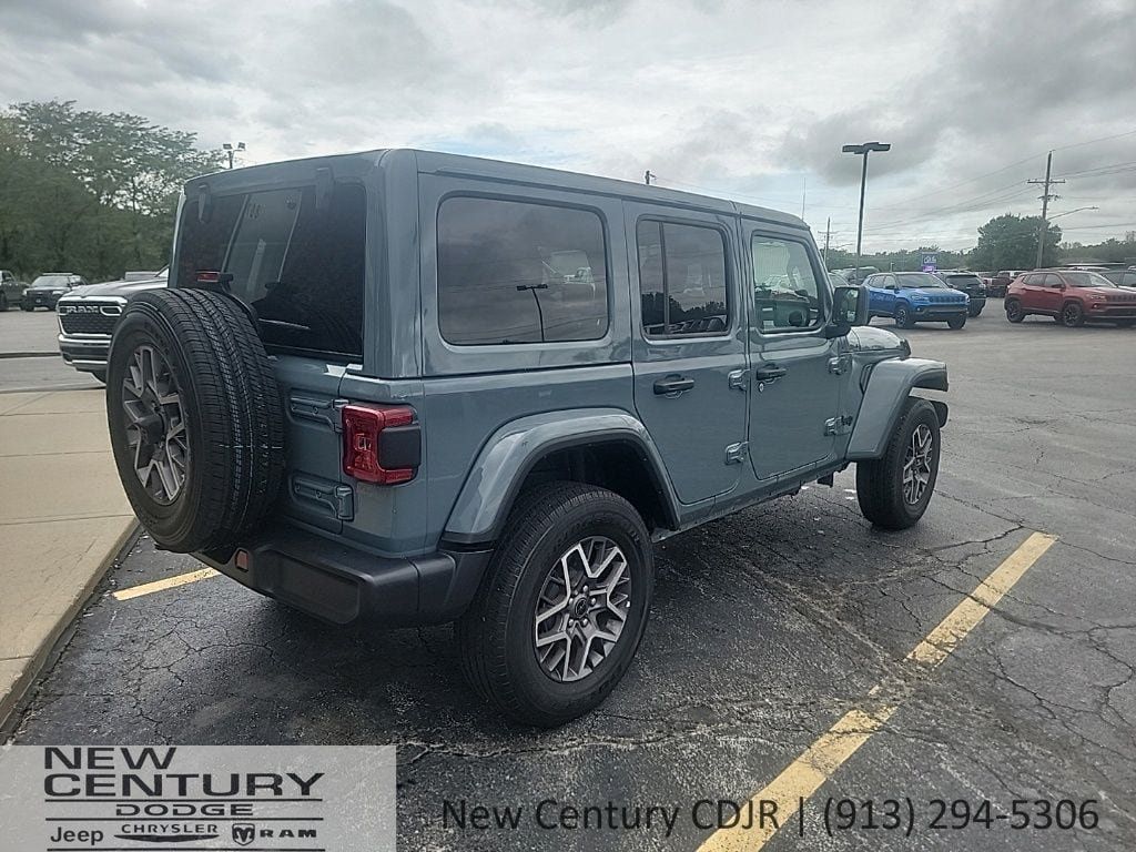 Used 2026 Jeep Wrangler Unlimited Sahara AWD/4WD image 6