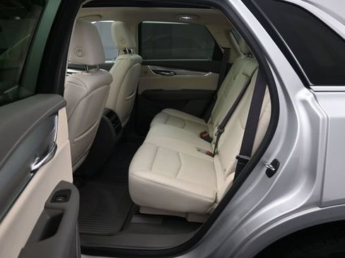 Used 2017 Cadillac XT5 Luxury w/ Driver Awareness Package AWD/4WD image 21
