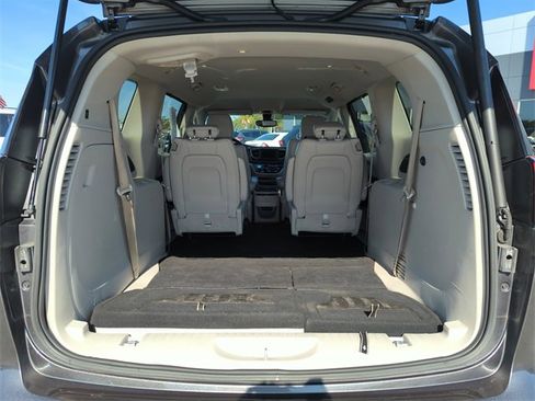 Used 2021 Chrysler Voyager Lxi image 15