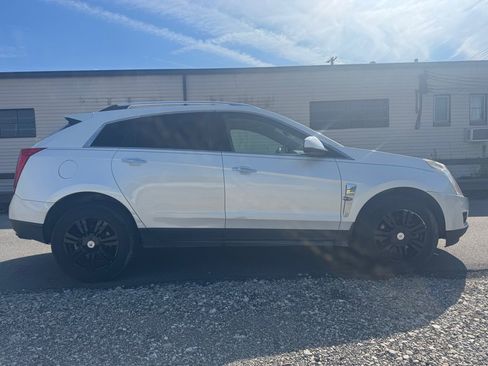 Used 2011 Cadillac SRX Luxury image 2