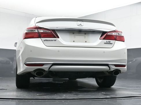 Used 2016 Honda Accord Touring image 22