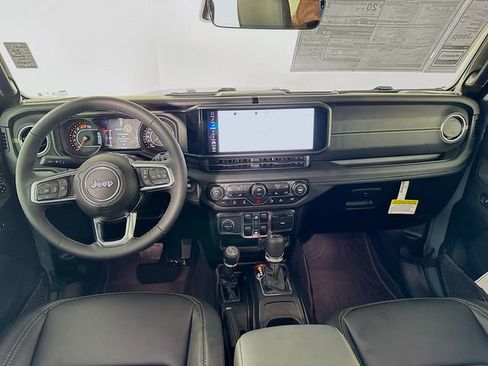 New 2026 Jeep Wrangler Unlimited Sahara AWD/4WD image 27