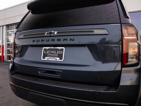 Used 2021 Chevrolet Suburban Z71 w/ Z71 Off-Road Package image 10