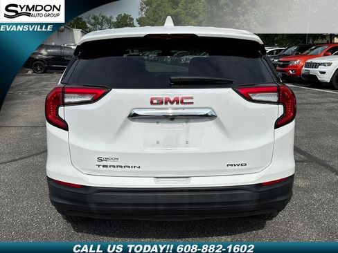 Used 2024 GMC Terrain SLE image 4