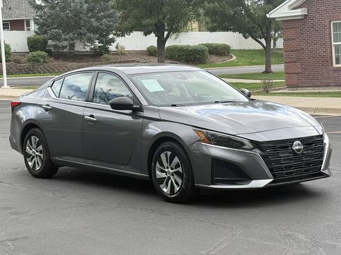 Used 2024 Nissan Altima 2.5 S FWD image 2